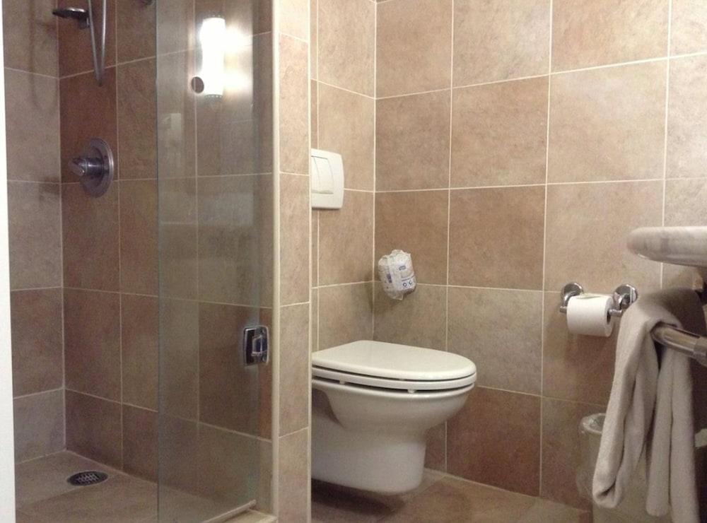 Ibis Alameda Hotel 3*